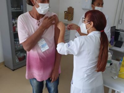 Conviventes do SIAT II recebem a segunda dose da vacina contra a Covid-19